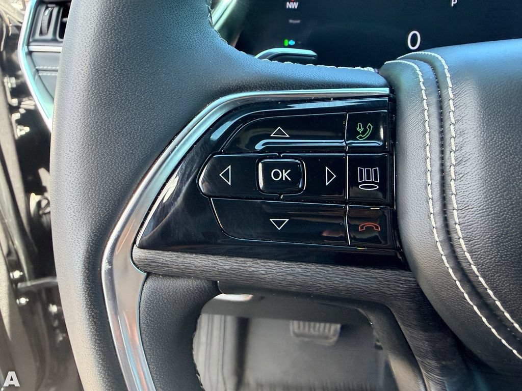 Certified 2024 Jeep Grand Cherokee Overland w/ Luxury Tech Group IV AWD/4WD image 21
