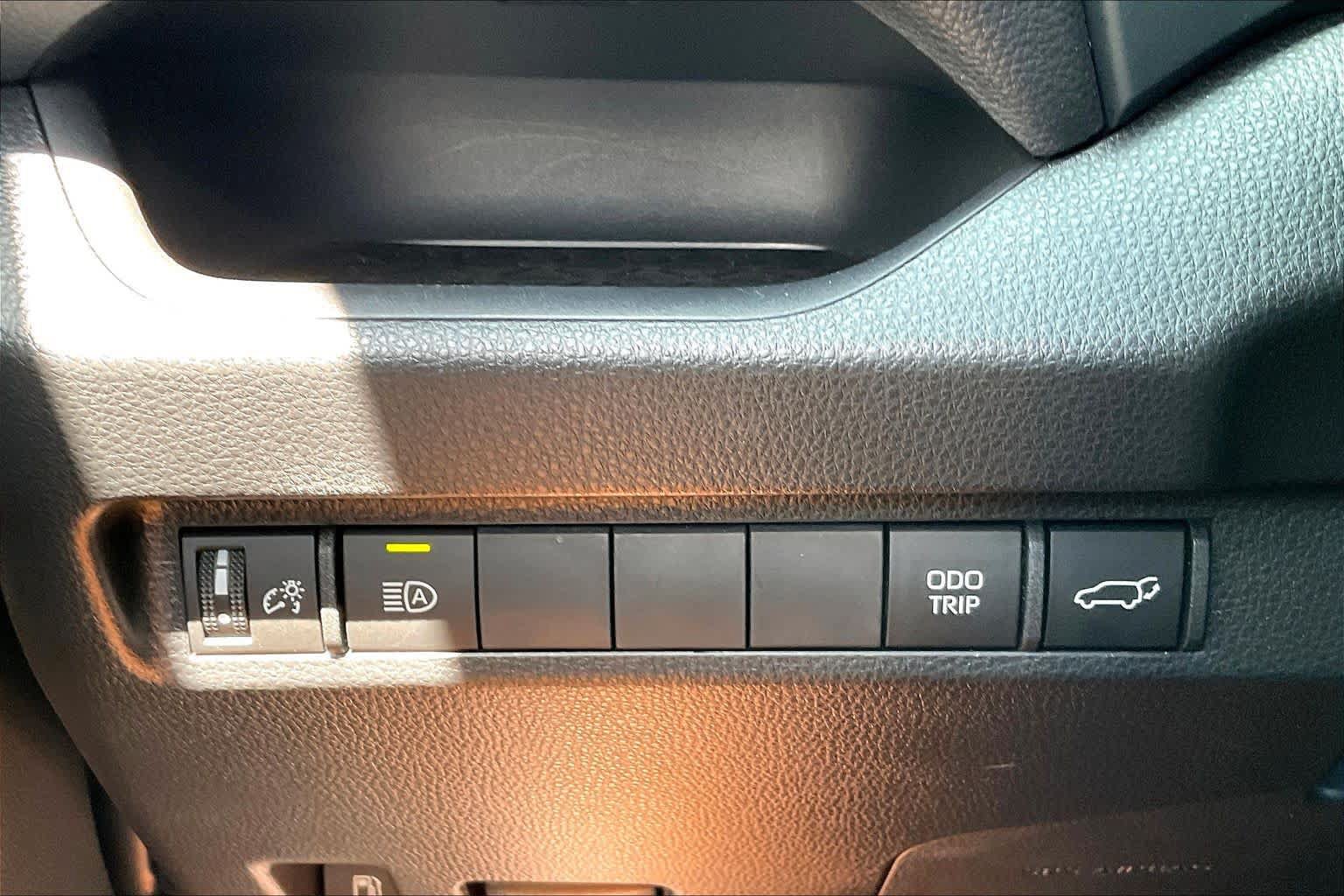 Used 2025 Toyota RAV4 XSE AWD/4WD image 34