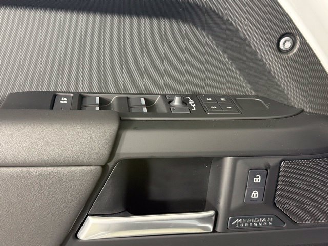 New 2026 Land Rover Defender 110 X-Dynamic SE AWD/4WD image 11