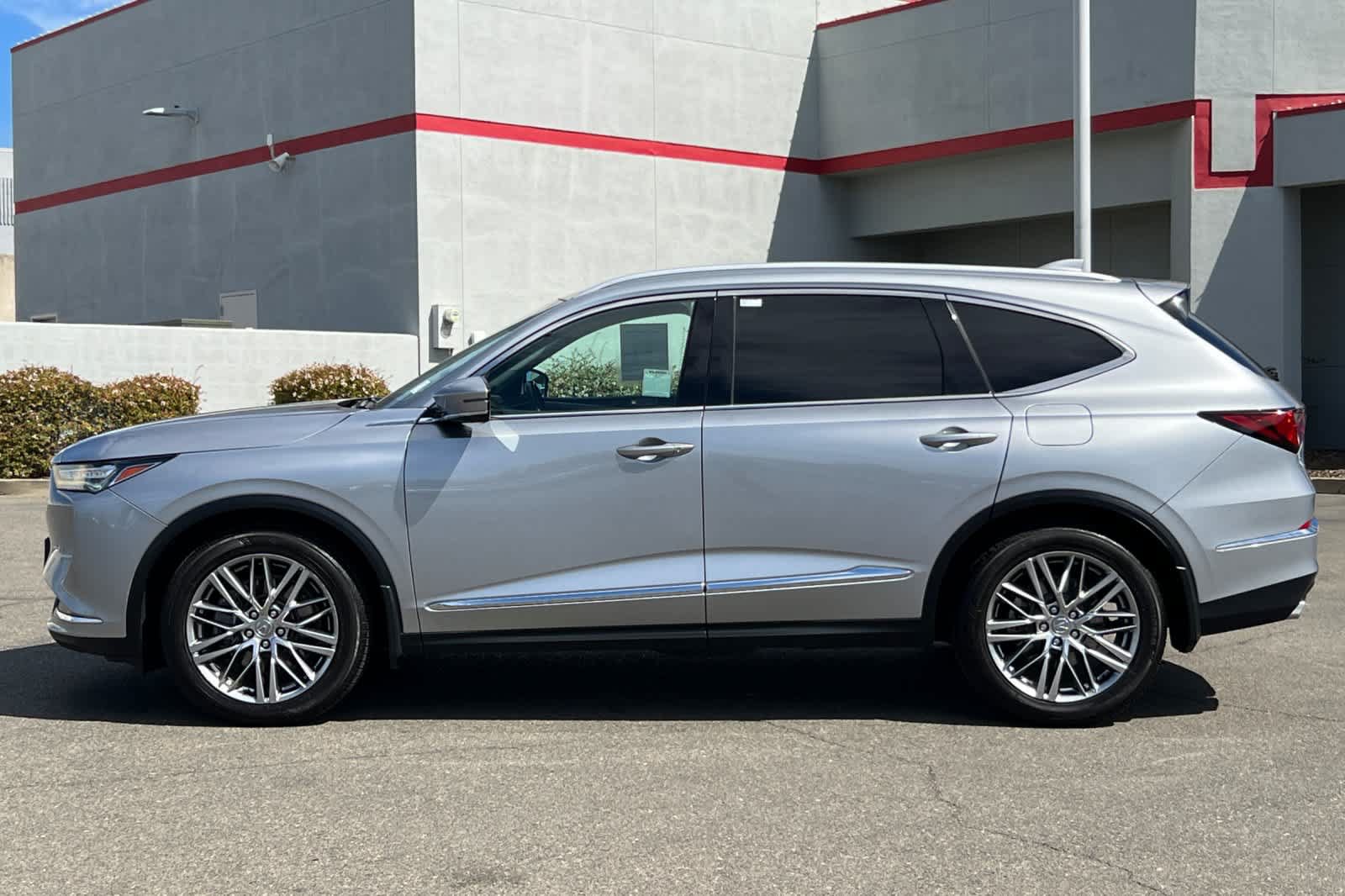 Used 2023 Acura MDX w/ Advance Package AWD/4WD image 9