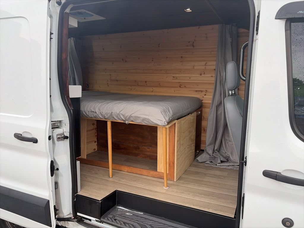 Certified 2019 Ford Transit 150 130 Medium Roof RWD image 32