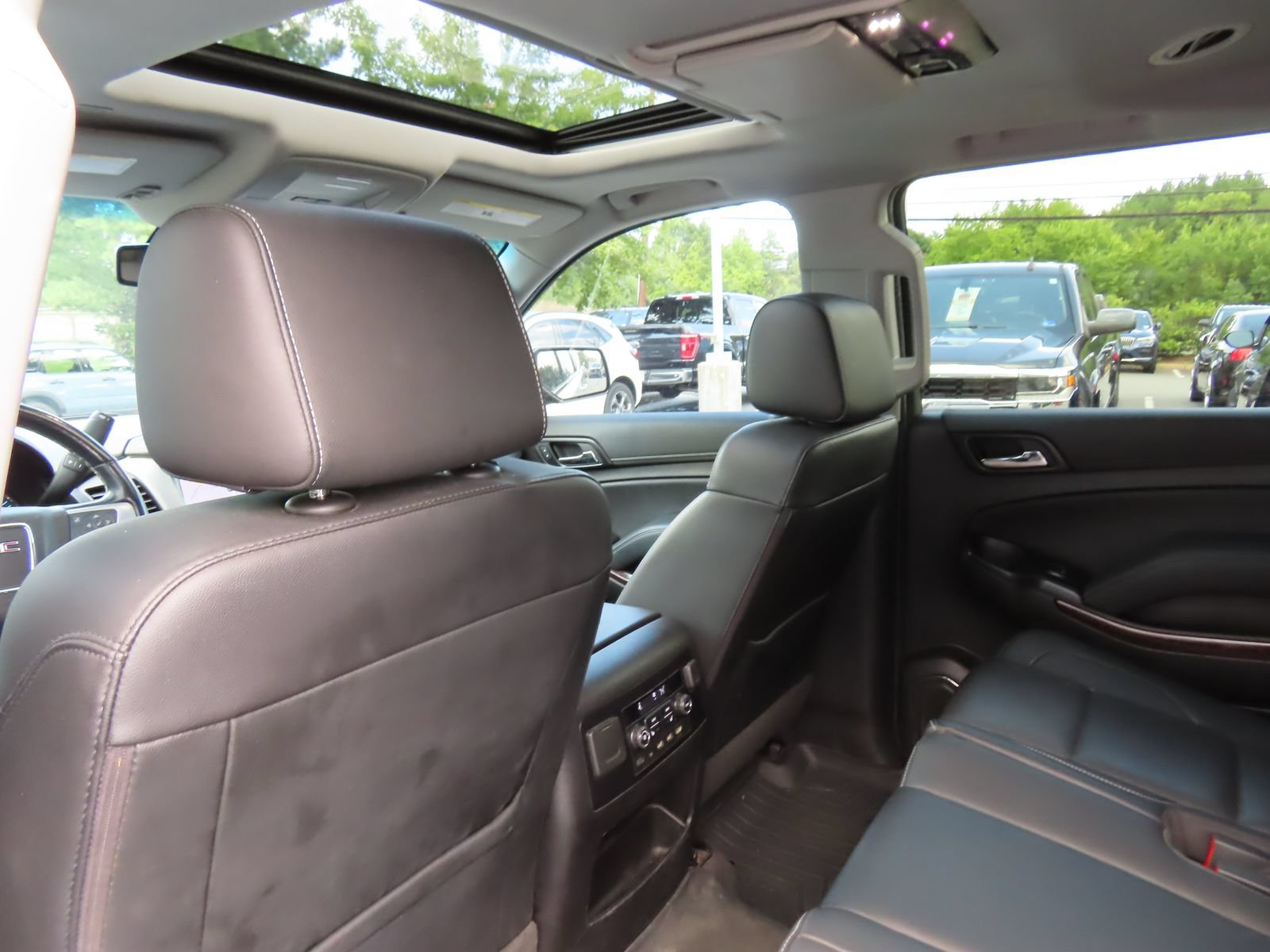 Used 2019 GMC Yukon XL SLT w/ Open Road Package AWD/4WD image 31
