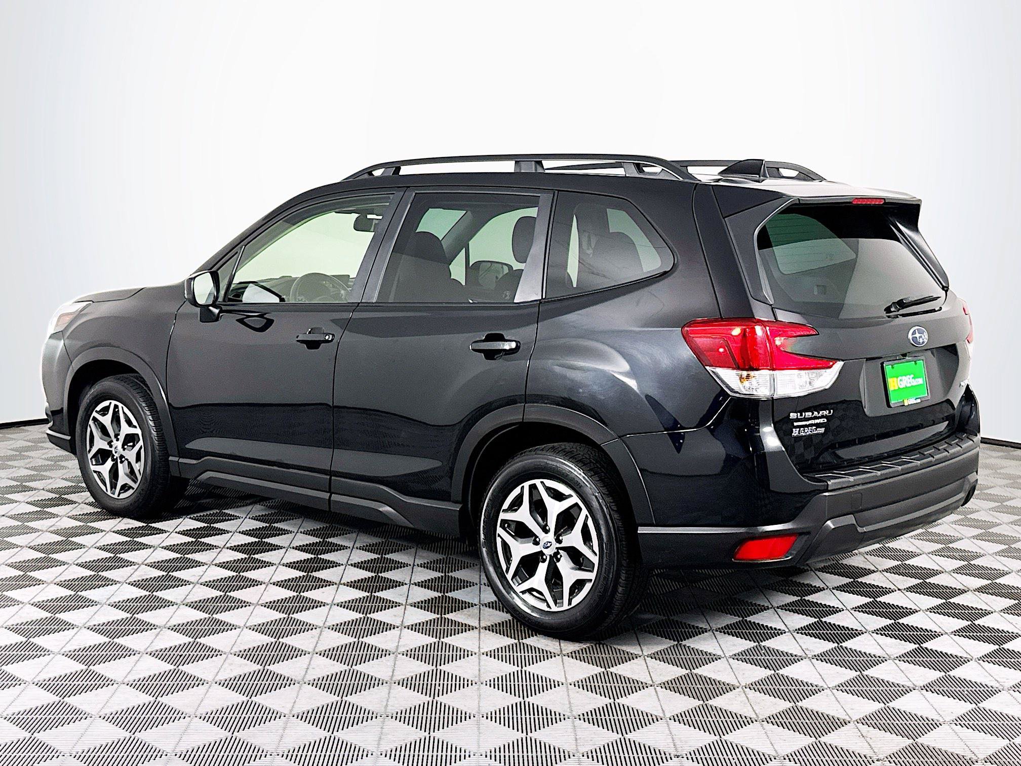 Used 2023 Subaru Forester Premium AWD/4WD image 6