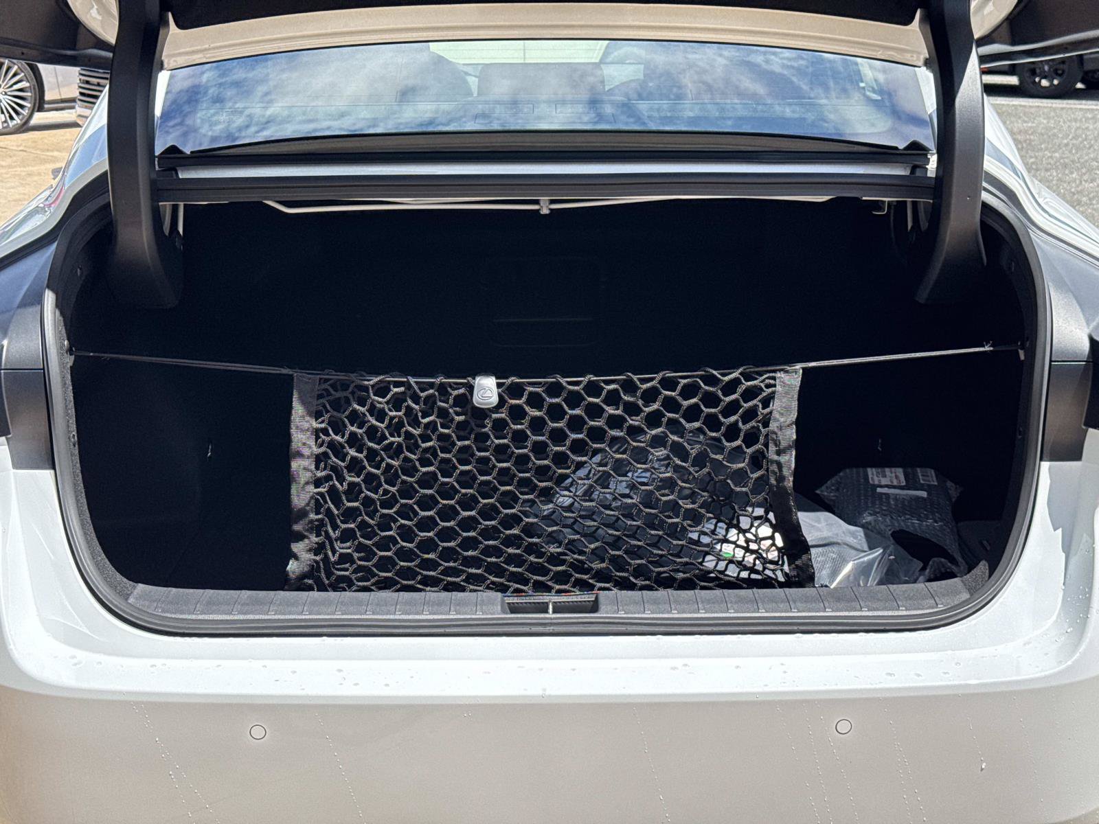 New 2026 Lexus ES 350e w/ Cold Area Package FWD image 5