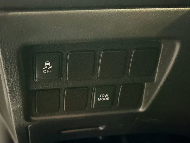 Used 2016 Nissan Pathfinder SV image 11