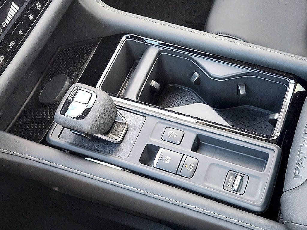 New 2026 Nissan Pathfinder SL FWD image 19
