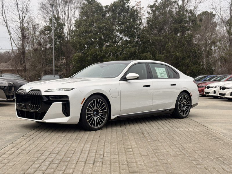 New 2026 BMW 750e xDrive w/ Executive Package image 2