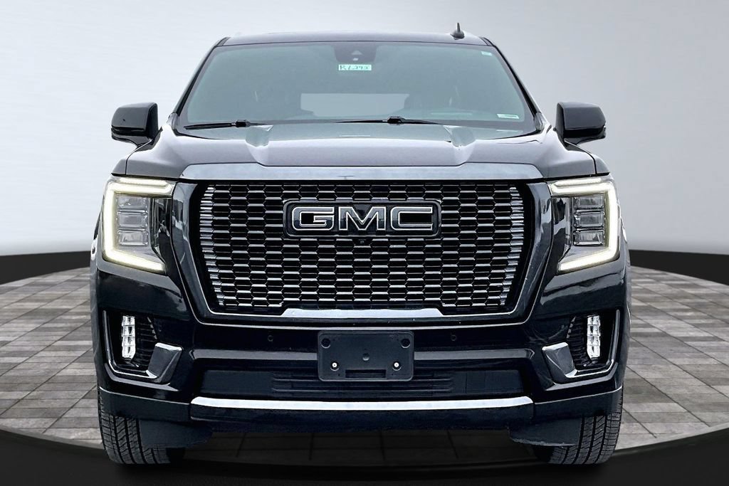 Used 2023 GMC Yukon XL Denali Ultimate AWD/4WD image 3