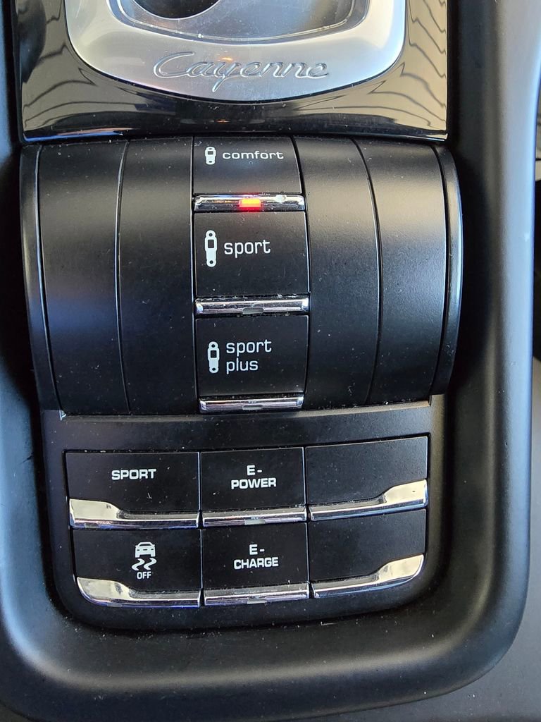 Used 2017 Porsche Cayenne S image 35