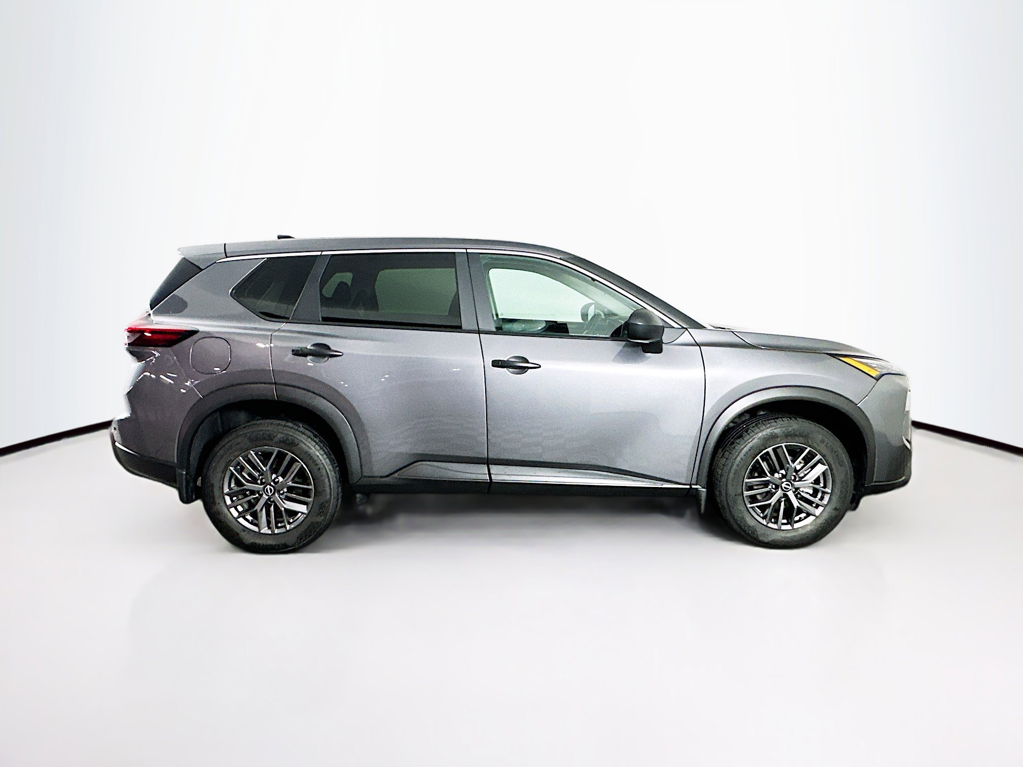 Used 2025 Nissan Rogue S image 10