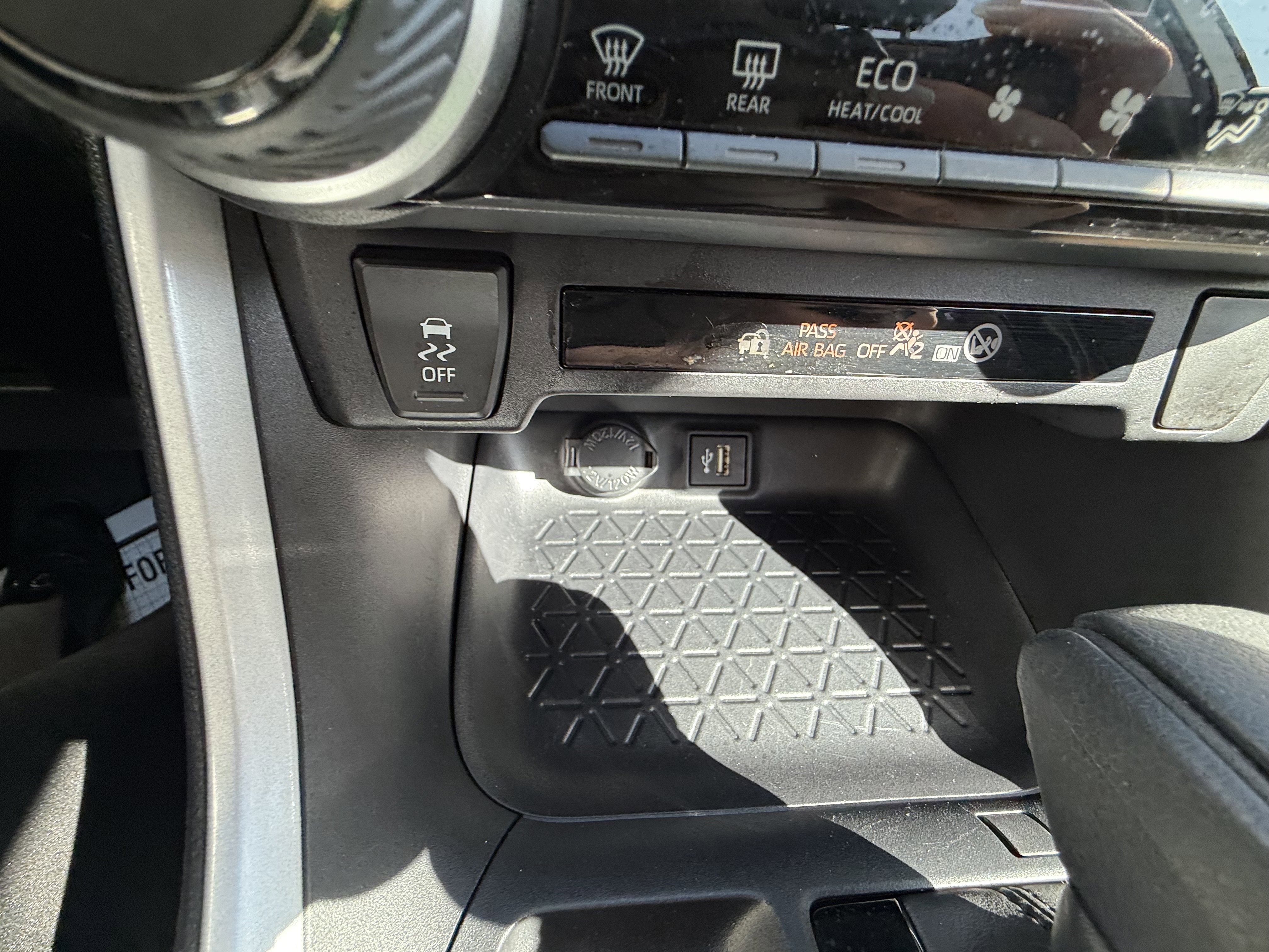 Certified 2025 Toyota RAV4 XLE image 17