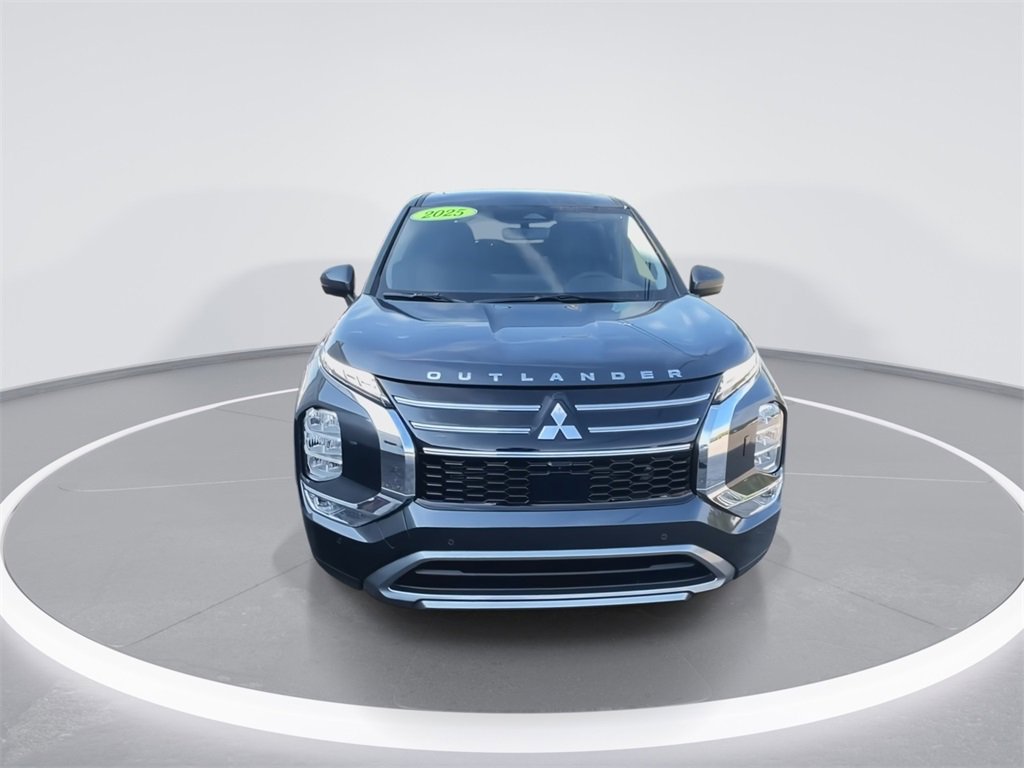 New 2025 Mitsubishi Outlander SE image 3