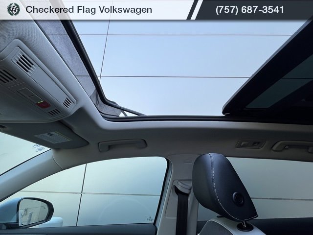 New 2025 Volkswagen Taos SE image 10