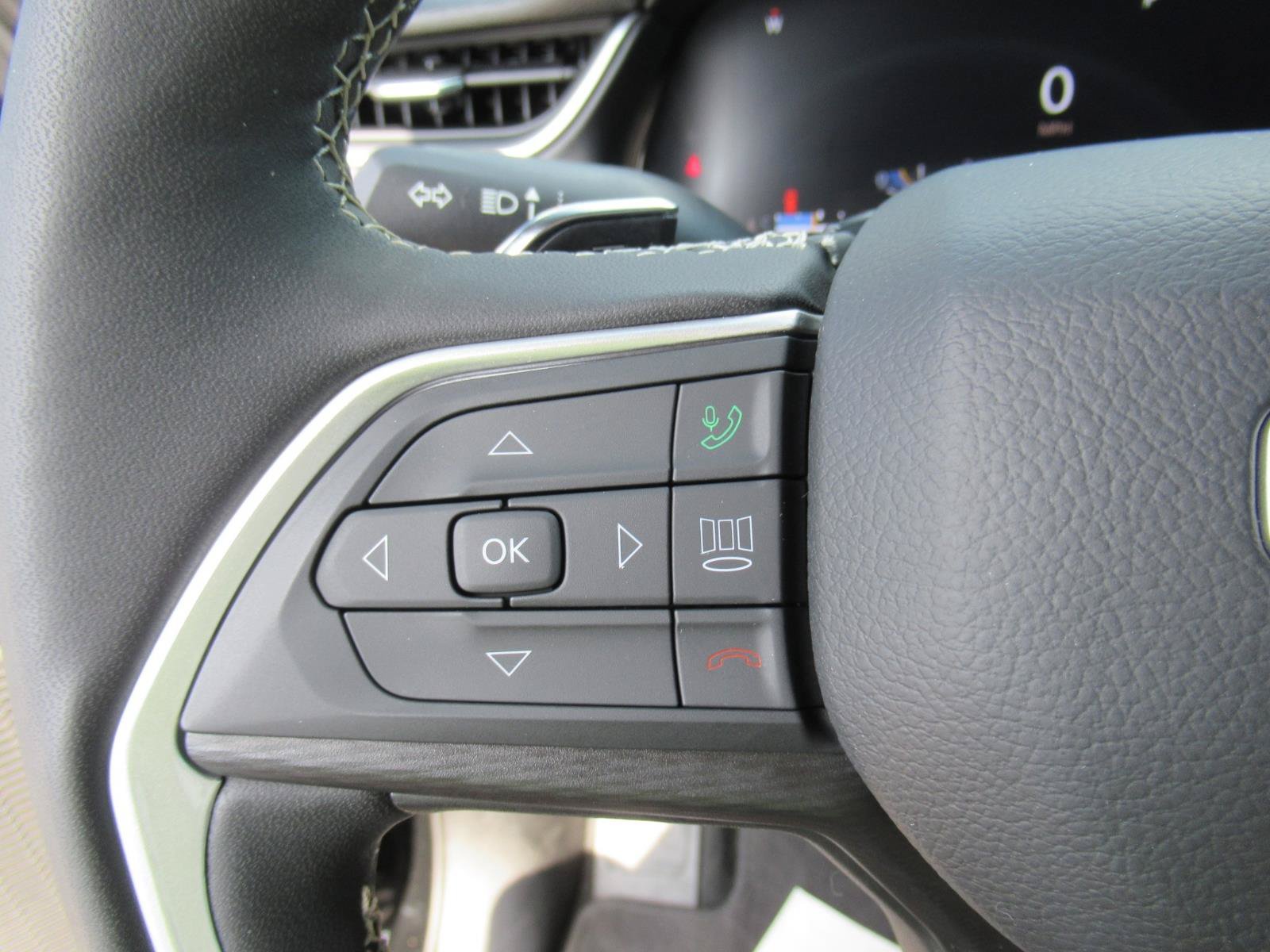 Used 2025 Jeep Grand Cherokee L Laredo RWD image 24