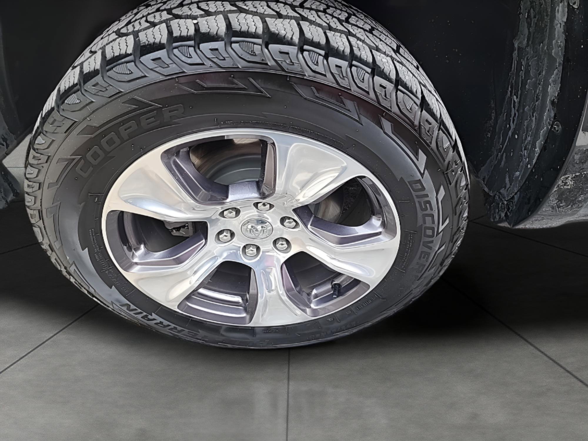 Used 2019 RAM 1500 Laramie image 7