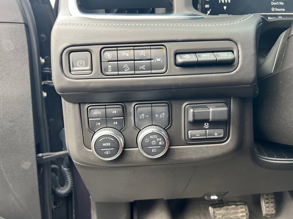 Used 2023 GMC Yukon Denali Ultimate image 15