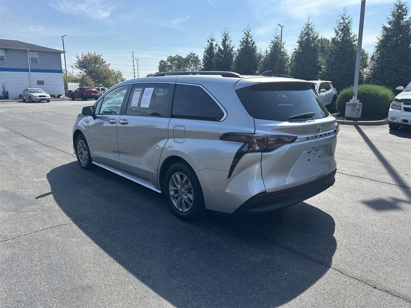 Used 2024 Toyota Sienna XLE image 6