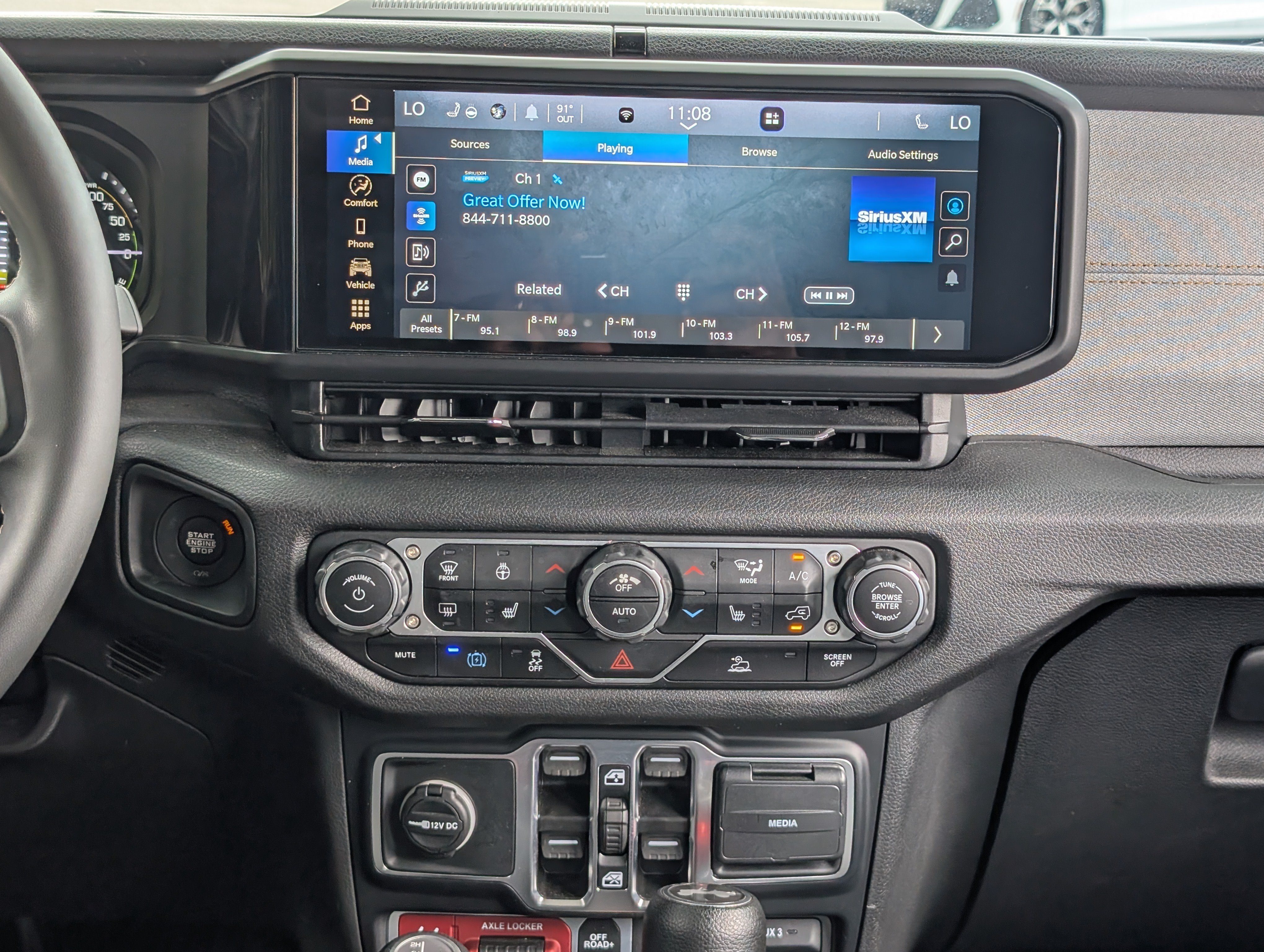 Used 2024 Jeep Wrangler Unlimited AWD/4WD image 25
