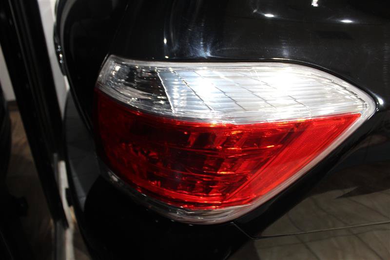 Used 2012 Toyota Highlander Limited w/ Tow Pkg AWD/4WD image 11