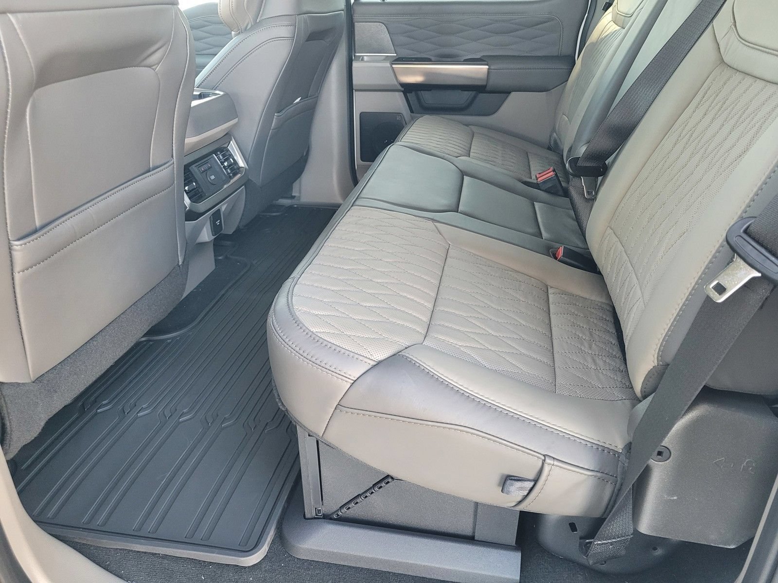 New 2026 Ford F350 Platinum w/ Platinum Plus Package AWD/4WD image 7
