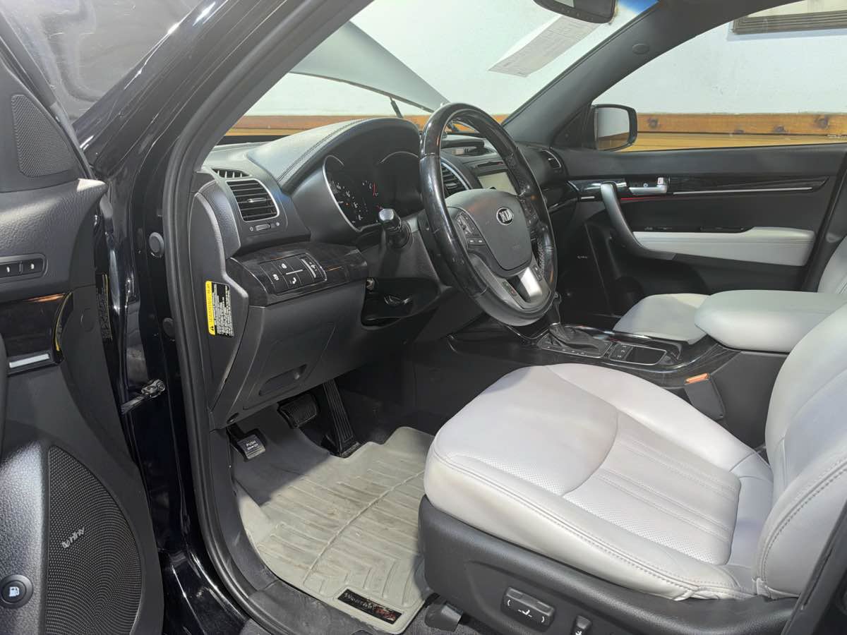 Used 2015 Kia Sorento SX FWD image 13