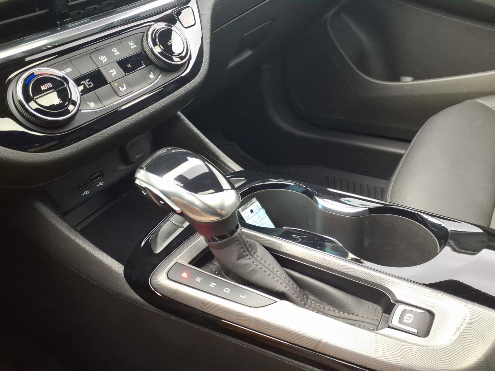 Used 2025 Buick Envista Sport Touring w/ Experience Buick Package image 18