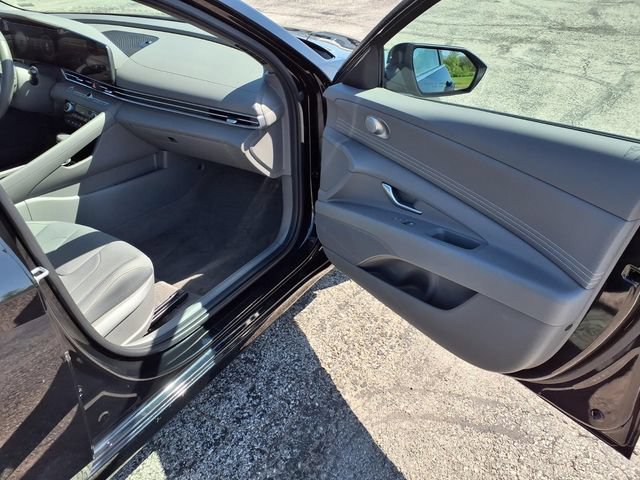 Used 2025 Hyundai Elantra SEL FWD image 79