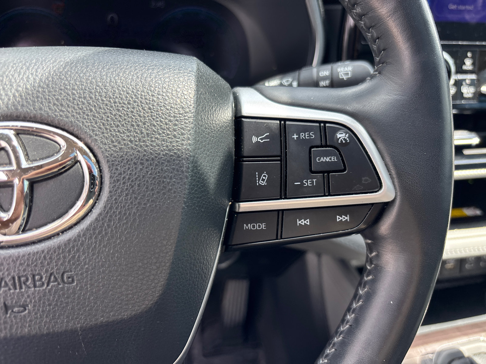 Used 2023 Toyota Highlander Platinum AWD/4WD image 18