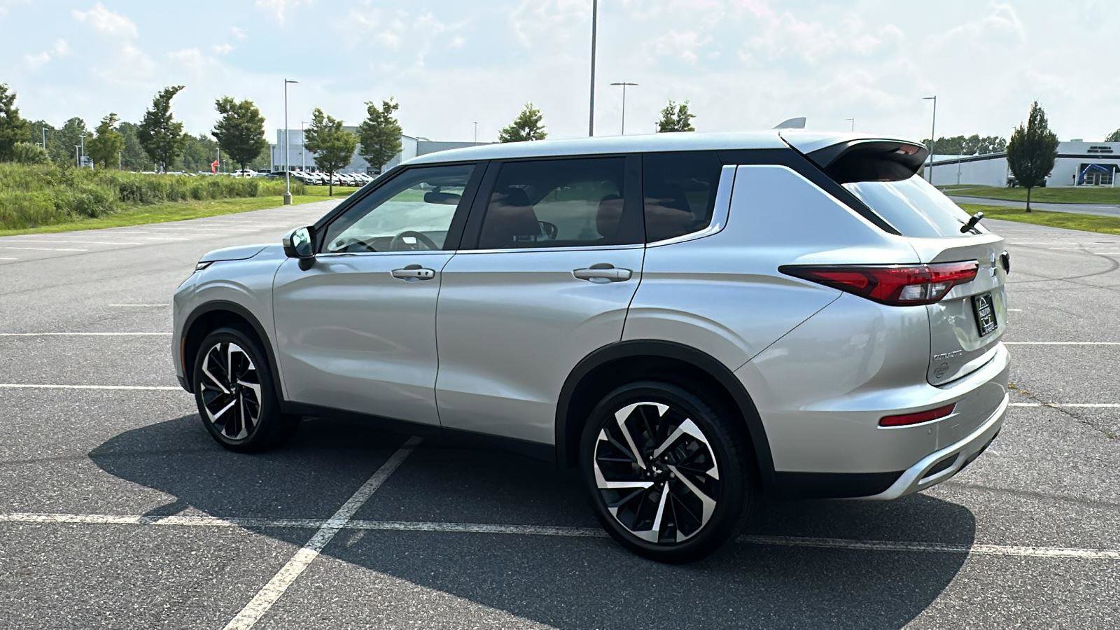 Used 2022 Mitsubishi Outlander SE image 11