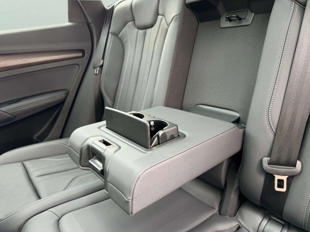 Certified 2025 Audi Q5 e Premium Plus w/ Premium Plus Package AWD/4WD image 24