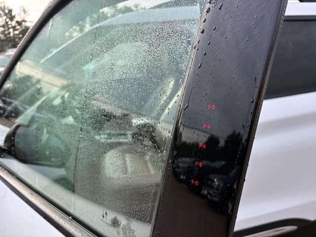 Used 2022 Ford Explorer XLT w/ Equipment Group 202A image 8