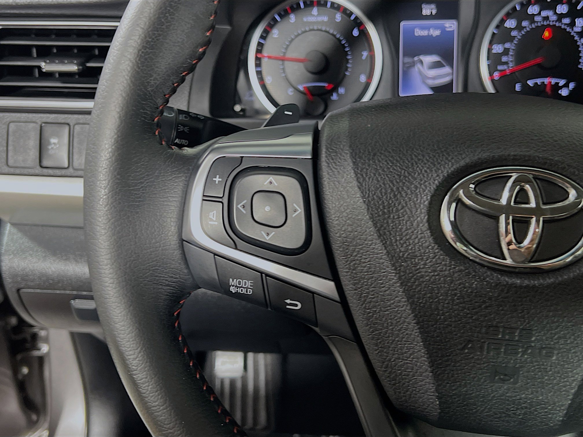 Used 2015 Toyota Camry SE FWD image 19