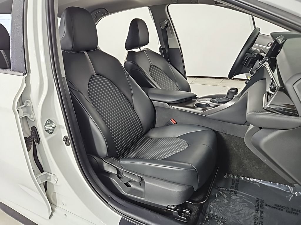 Used 2022 Toyota Camry SE image 18