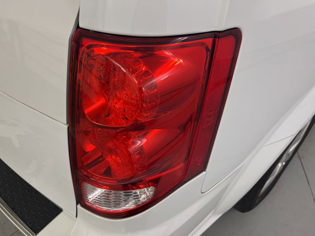 Used 2018 Dodge Grand Caravan SE FWD image 44