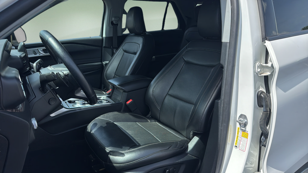 Used 2021 Ford Explorer Limited w/ Equipment Group 301A AWD/4WD image 10