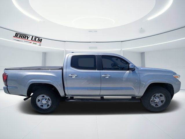 Used 2017 Toyota Tacoma SR RWD image 2