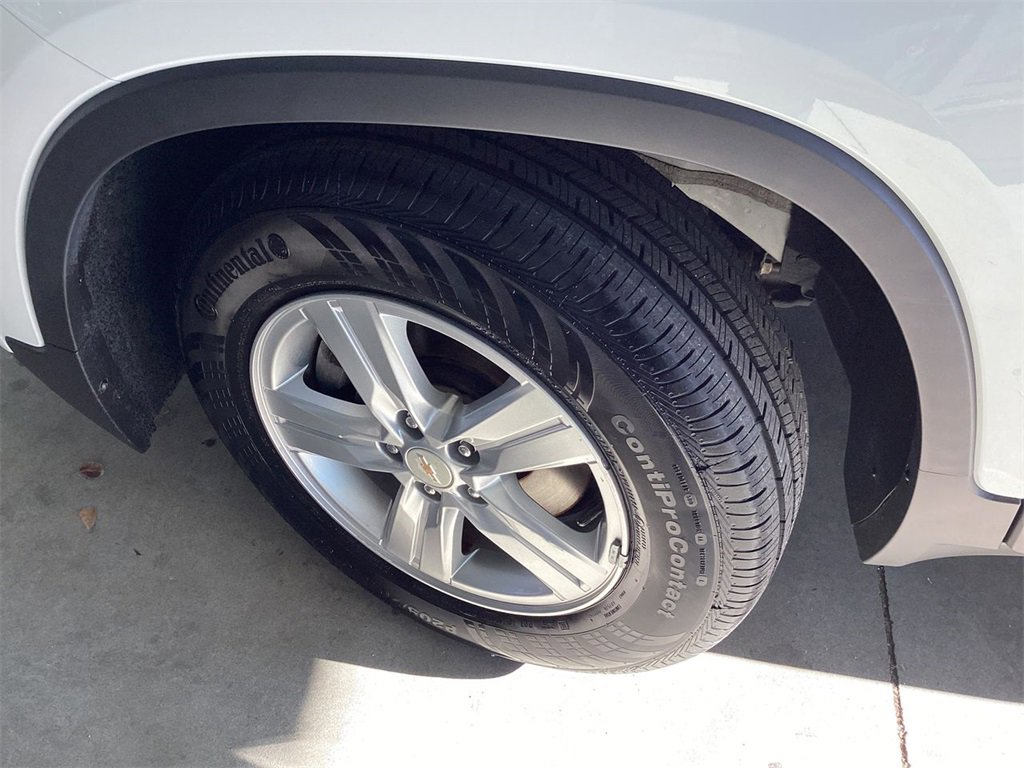 Certified 2022 Chevrolet Trax LS w/ Tint and Cruise Package image 31