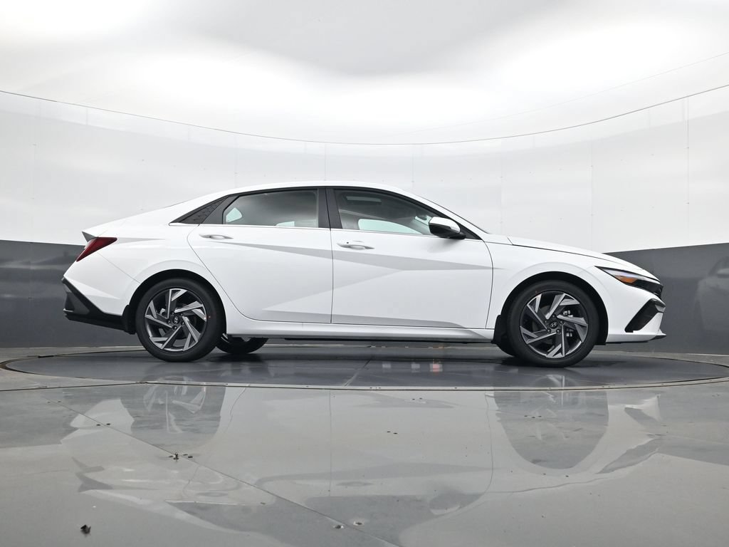 New 2026 Hyundai Elantra Limited FWD image 24