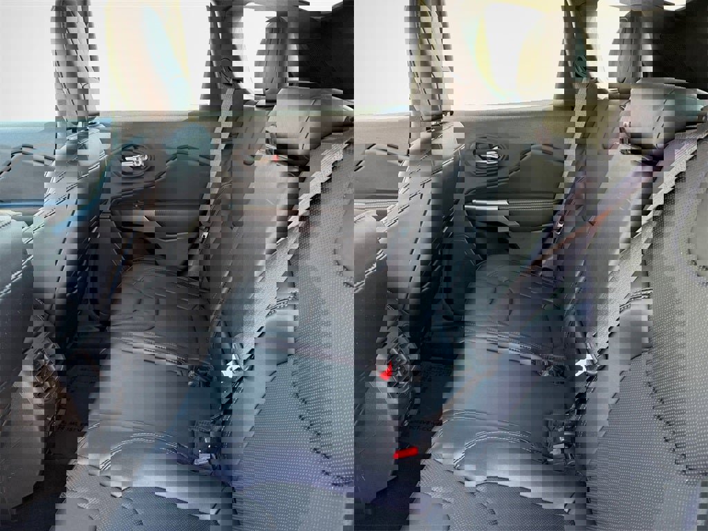 Used 2021 Jeep Cherokee Latitude Lux w/ Comfort/Convenience Group image 14