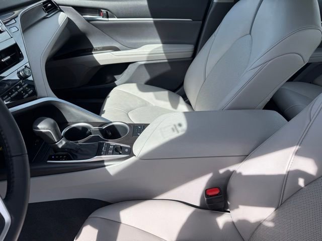Used 2022 Toyota Camry XLE image 22