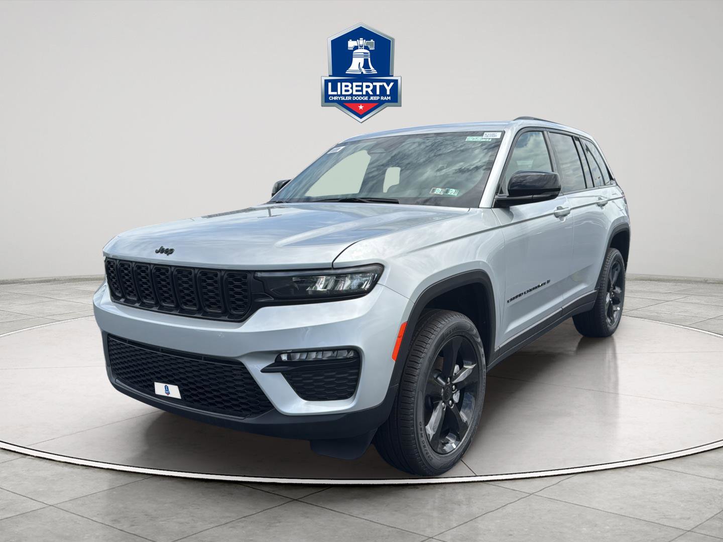 New 2025 Jeep Grand Cherokee Limited w/ Luxury Tech Group II AWD/4WD image 2