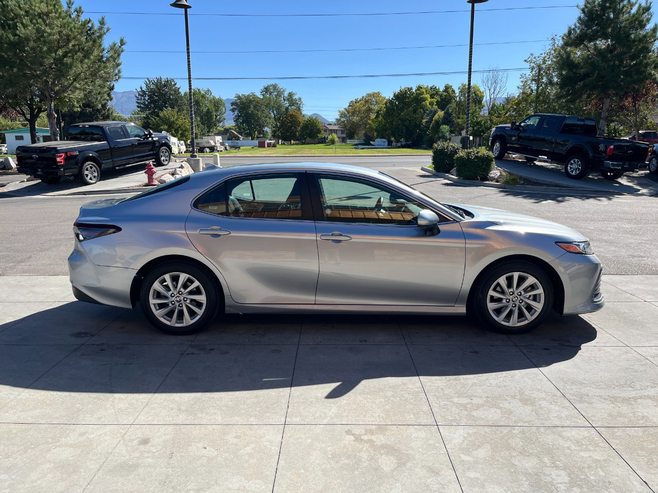Used 2024 Toyota Camry LE image 3