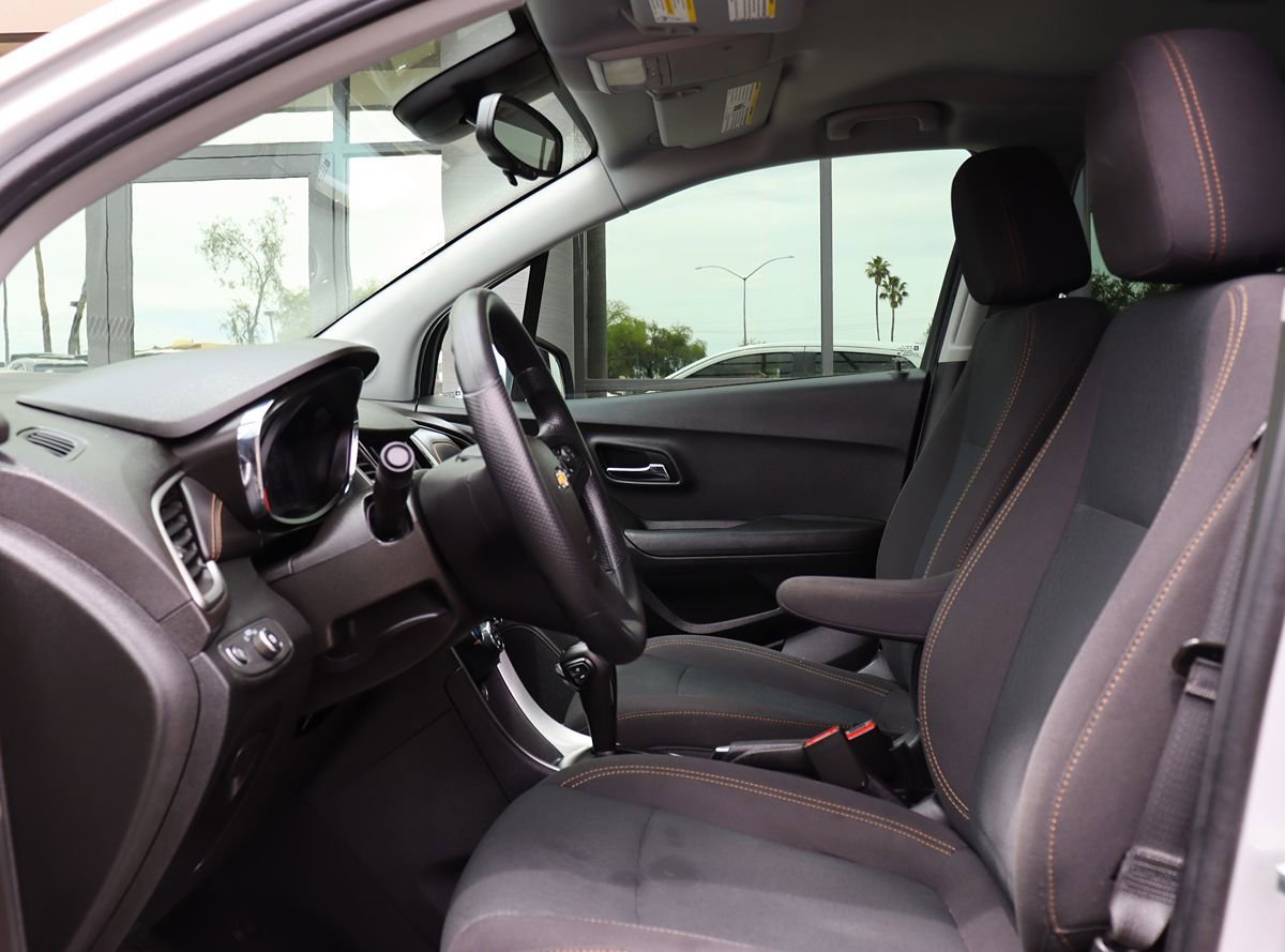 Used 2020 Chevrolet Trax LS FWD image 38