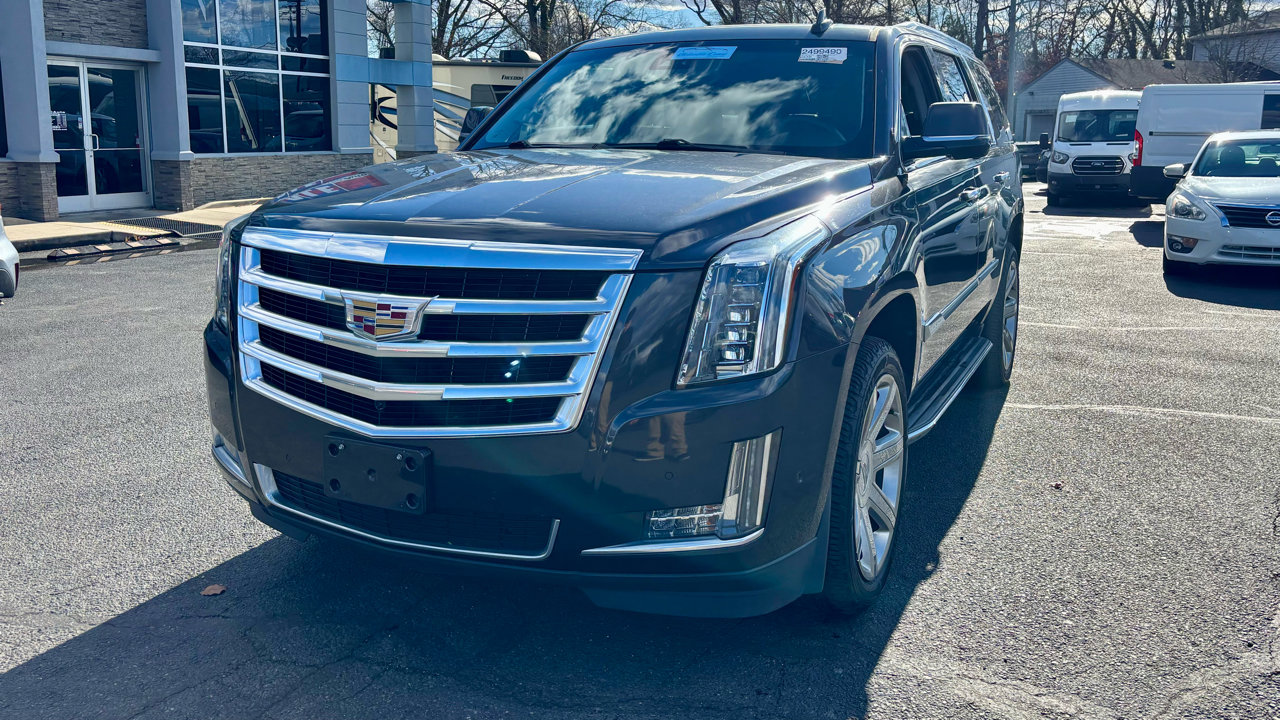 Used 2017 Cadillac Escalade Luxury image 2
