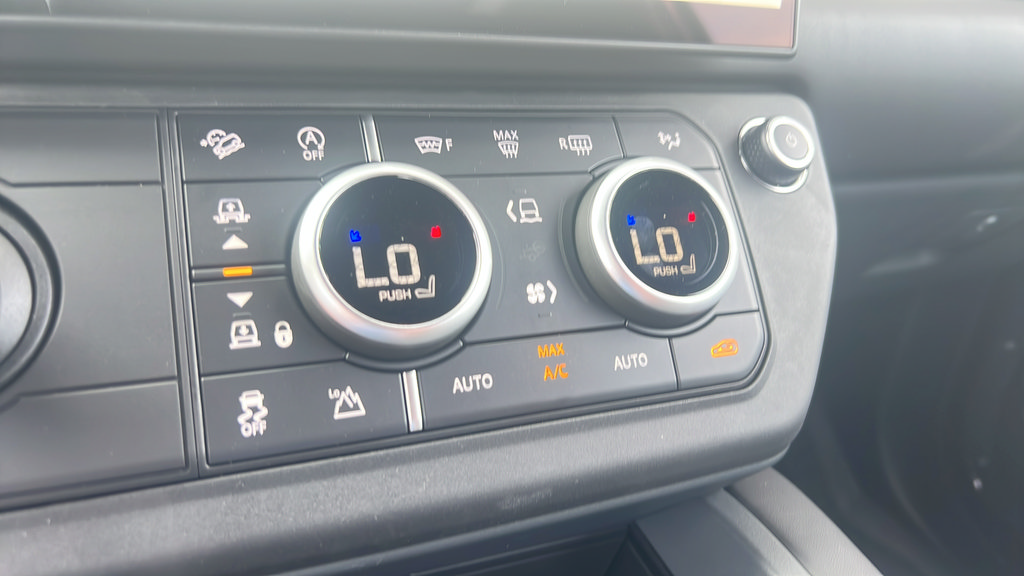 New 2026 Land Rover Defender 90 X-Dynamic SE AWD/4WD image 24