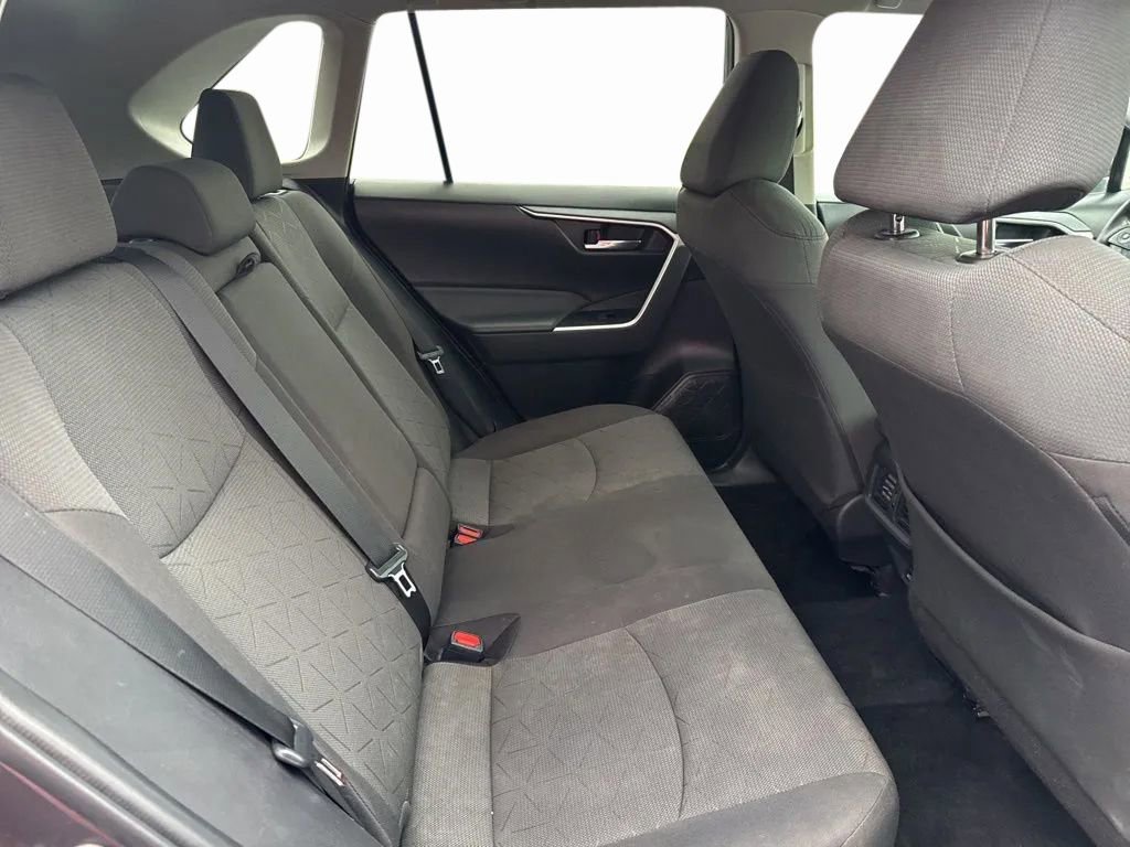 Used 2022 Toyota RAV4 XLE FWD image 11