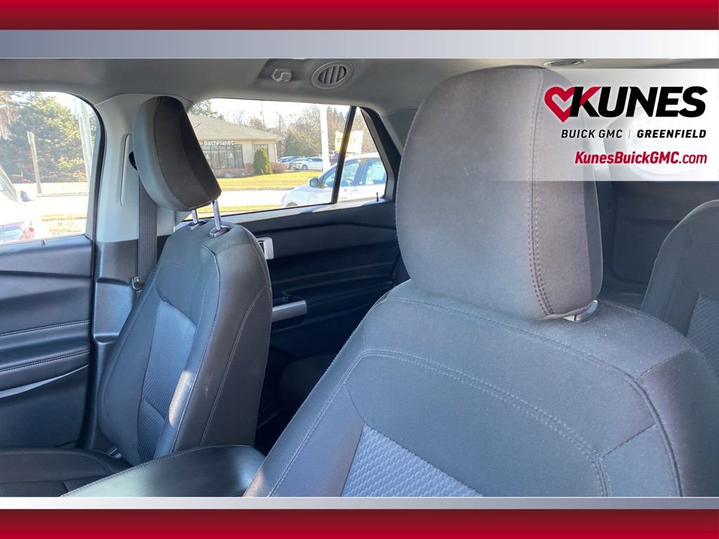 Used 2023 Ford Explorer XLT image 31