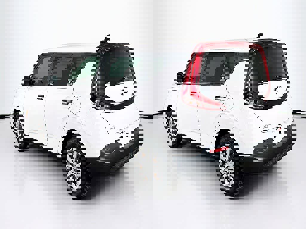 Used 2020 Kia Soul LX image 4