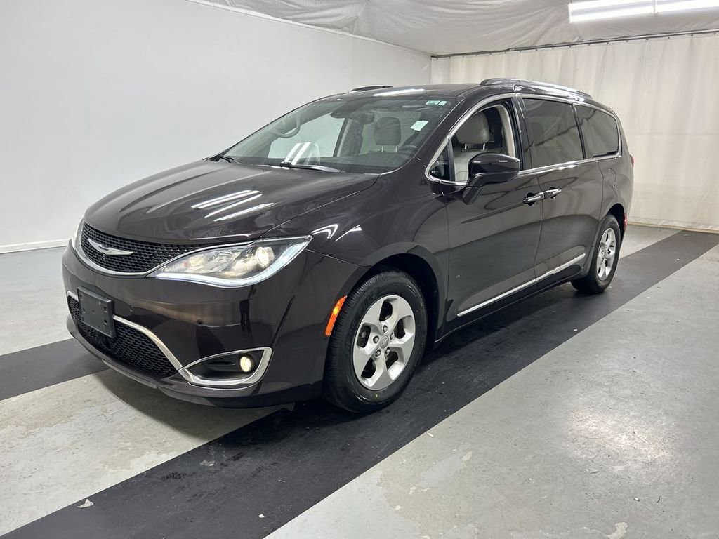 Used 2017 Chrysler Pacifica Touring-L Plus w/ Advanced Safetytec Group FWD image 5