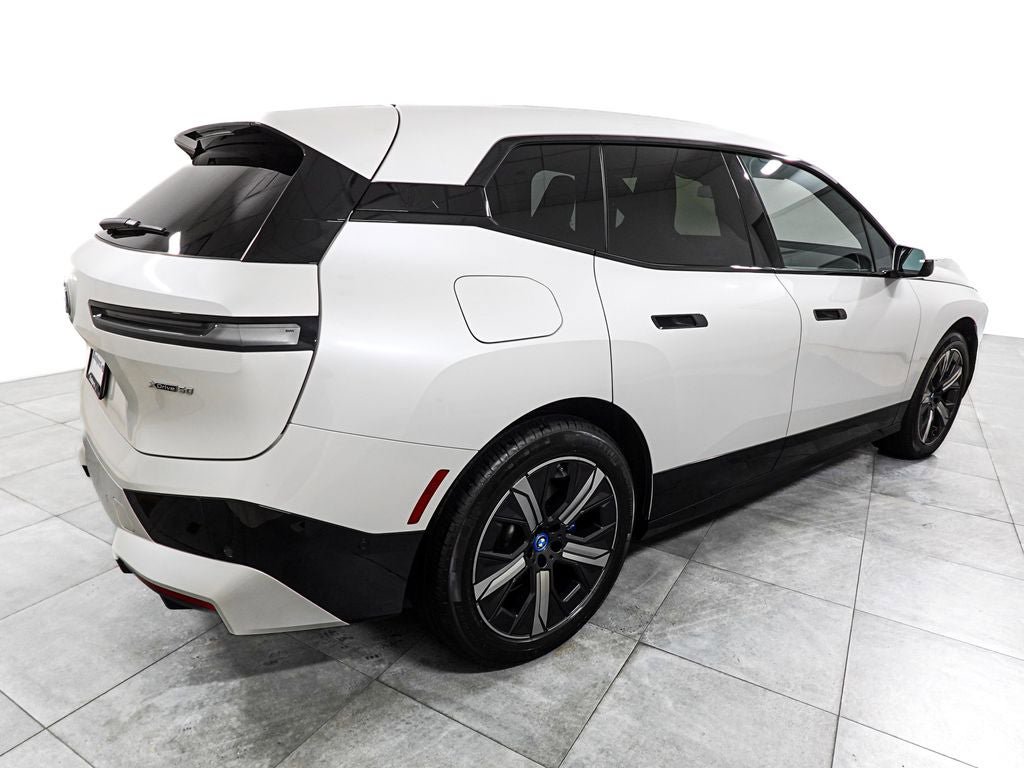 Used 2023 BMW iX xDrive50 w/ Sport Package AWD/4WD image 7